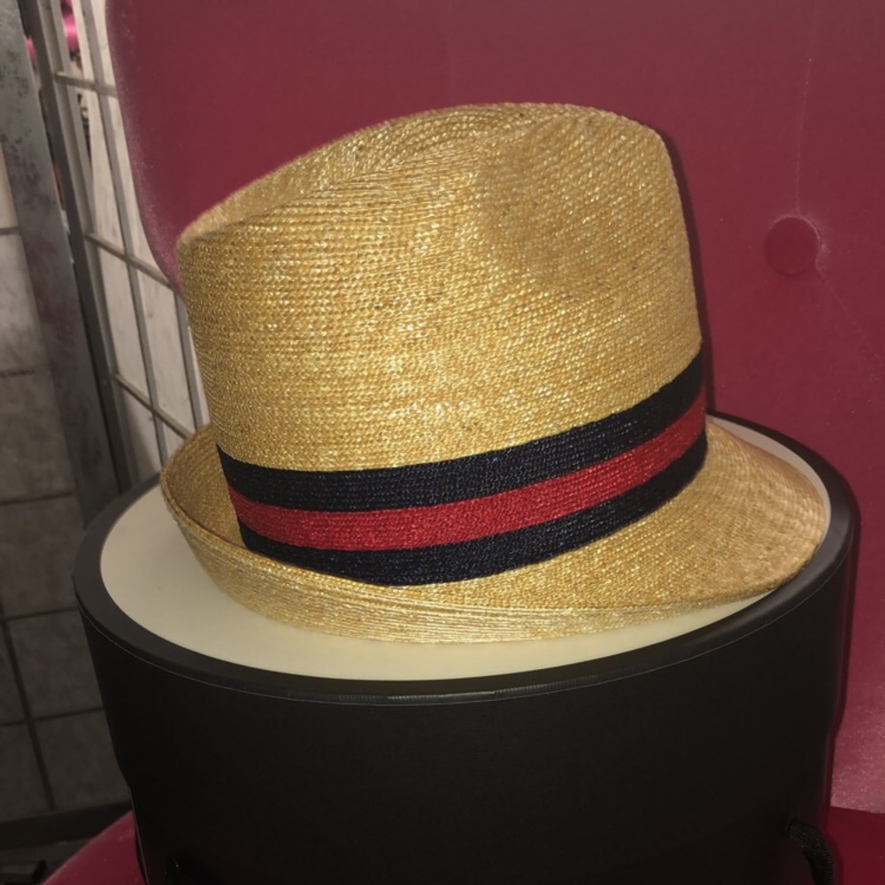 Unisex hat (authentic Gucci)